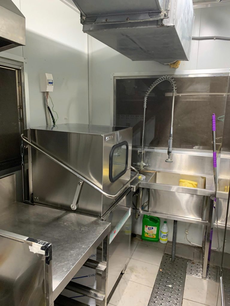 máy rửa bát cho bếp ăn tập thể