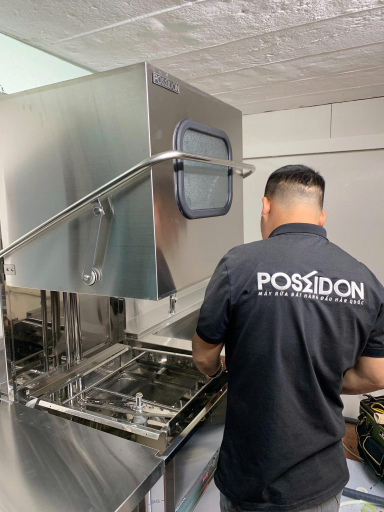 máy rửa bát bếp ăn tập thể
