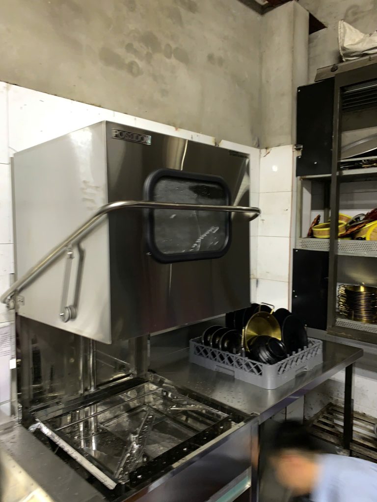 Nguyên lý hoạt động của máy rửa bát công nghiệp